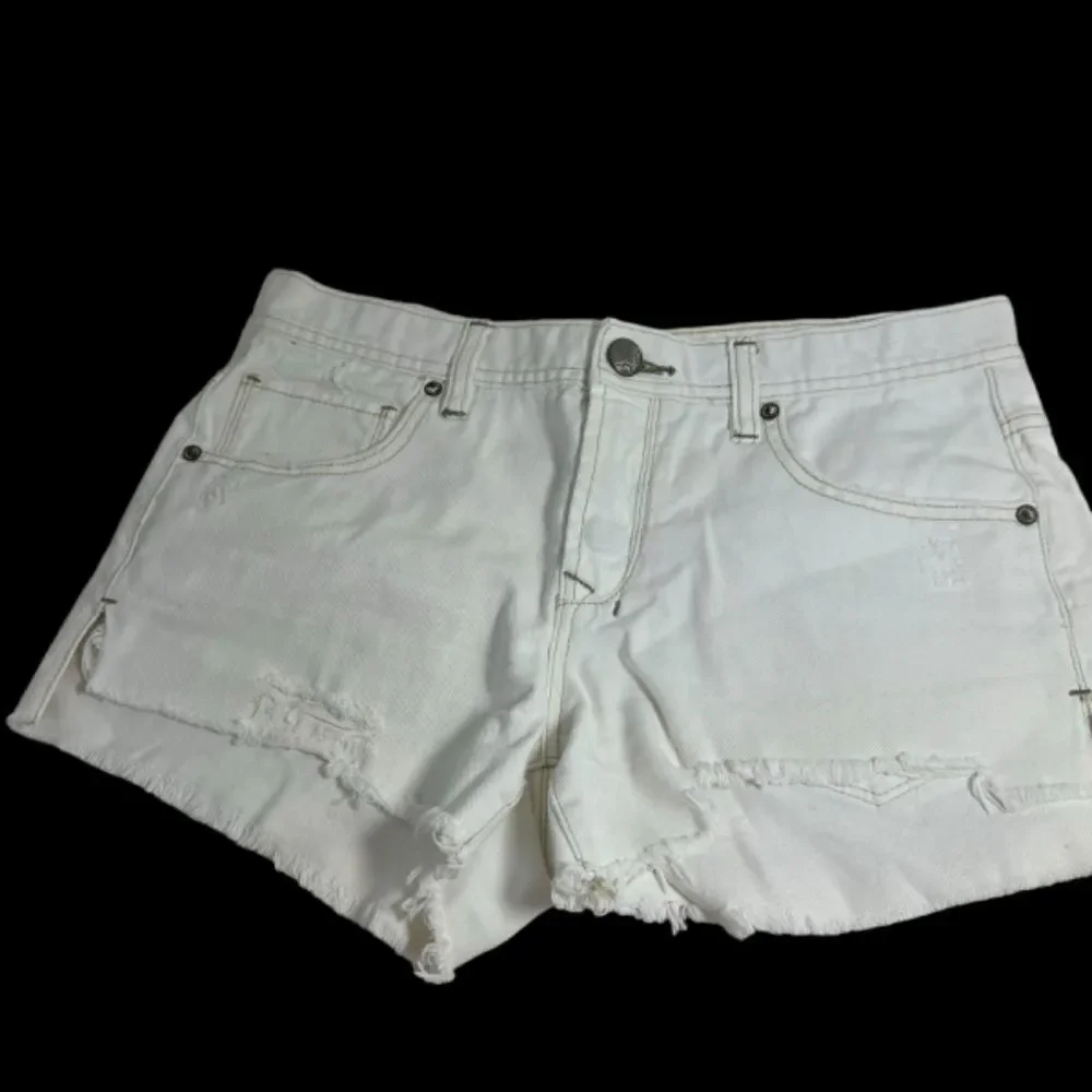 Free People White Distressed Denim Cutoff Shorts Sz‎ 27